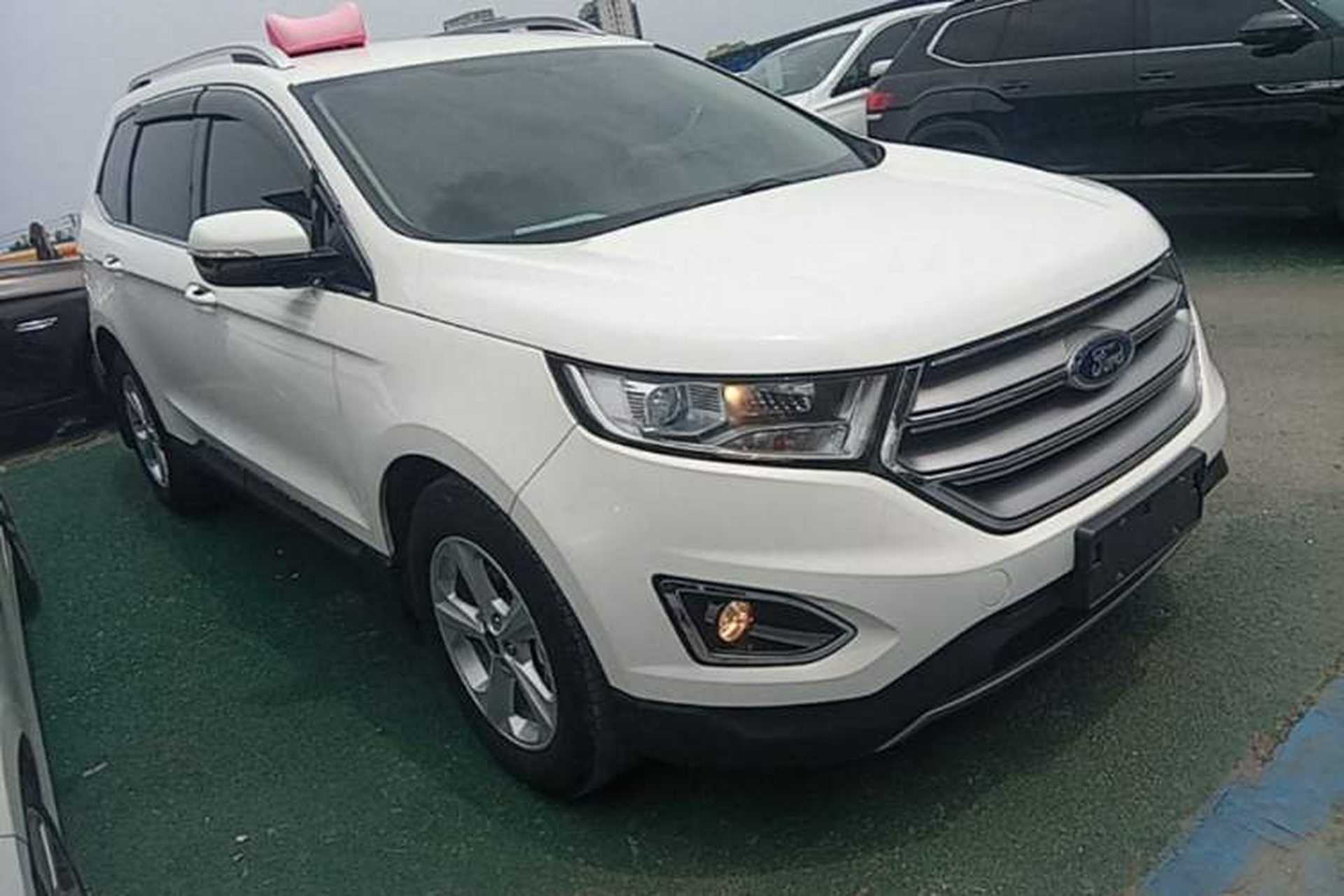 Used Ford Edge 2016 EcoBoost 245 Two-Wheel-Drive Titanium 5-Seater Front Right 45 Deg