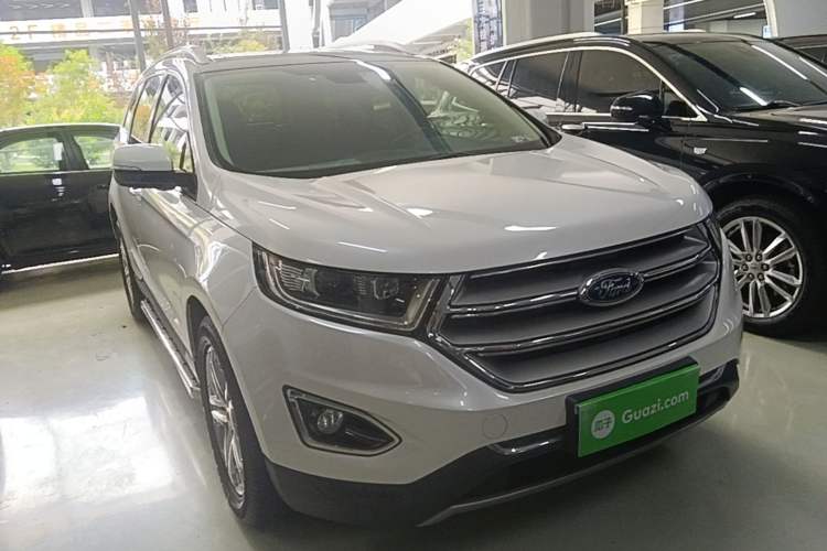 Used Ford Edge 2016 EcoBoost 245 Two-Wheel-Drive Titanium 7-Seater Front Right 45 Deg