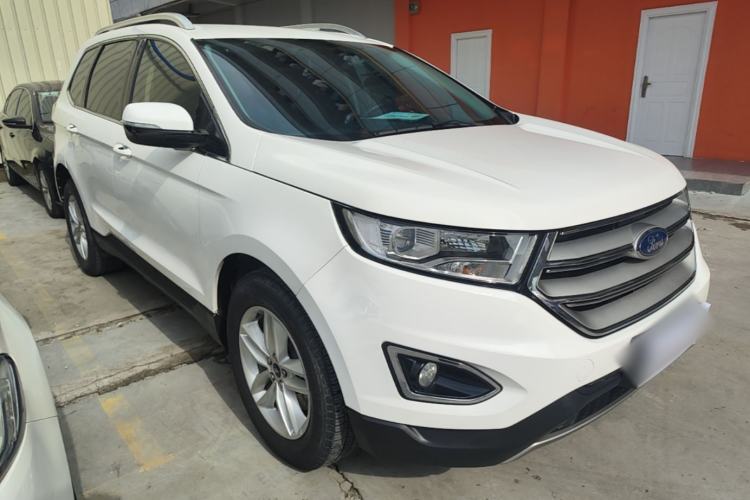 Used Ford Edge 2016 EcoBoost 245 Two-Wheel-Drive Platinum Edition 7-Seater Front Right 45 Deg