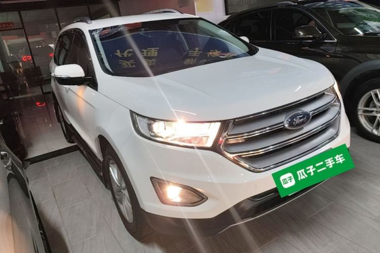 Used Ford Edge 2016 EcoBoost 245 Two-Wheel-Drive Platinum Edition 7-Seater Front Right 45 Deg