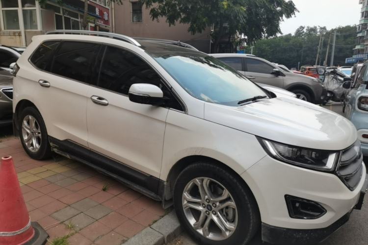 Used Ford Edge 2016 EcoBoost 245 Two-Wheel-Drive Titanium 7-Seater Front Right 45 Deg