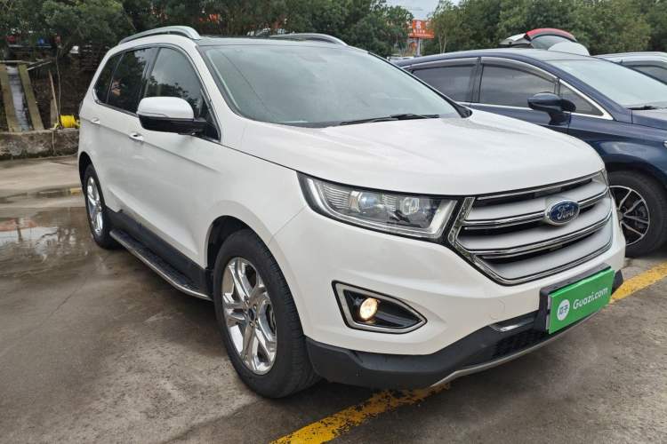 Used Ford Edge 2016 EcoBoost 245 Two-Wheel-Drive Titanium 7-Seater Front Right 45 Deg
