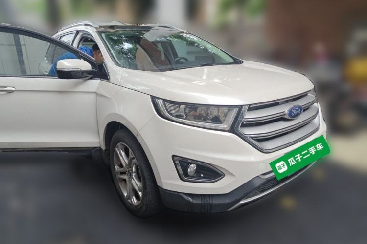 Used Ford Edge 2016 EcoBoost 245 Two-Wheel-Drive Titanium 7-Seater Front Right 45 Deg