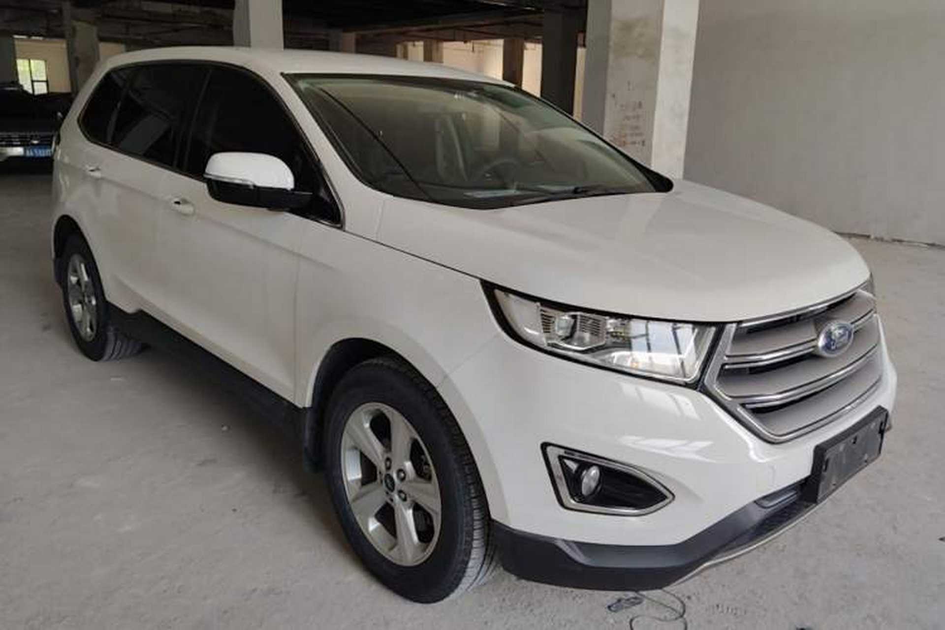 Used Ford Edge 2016 EcoBoost 245 Two-Wheel-Drive Titanium 5-Seater Front Right 45 Deg