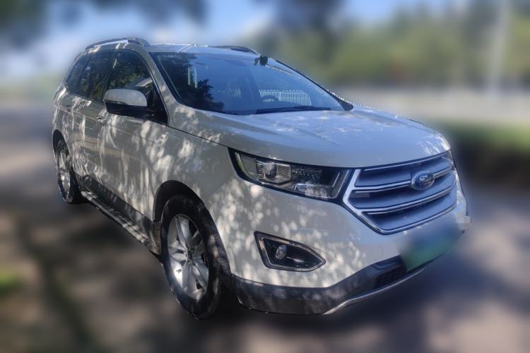 Used Ford Edge 2016 EcoBoost 245 Two-Wheel-Drive Platinum Edition 7-Seater Front Right 45 Deg
