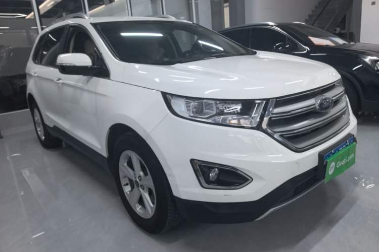 Used Ford Edge 2016 EcoBoost 245 Two-Wheel-Drive Titanium 5-Seater Front Right 45 Deg
