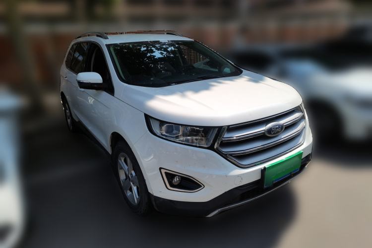 Used Ford Edge 2016 EcoBoost 245 Two-Wheel-Drive Titanium 5-Seater Front Right 45 Deg
