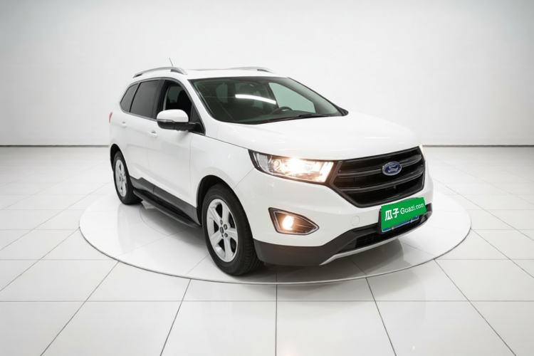 Used Ford Edge 2016 EcoBoost 245 Two-Wheel-Drive Titanium 5-Seater Front Right 45 Deg