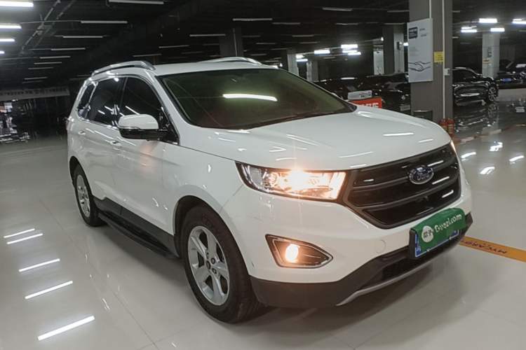 Used Ford Edge 2016 EcoBoost 245 Two-Wheel-Drive Titanium 5-Seater Front Right 45 Deg