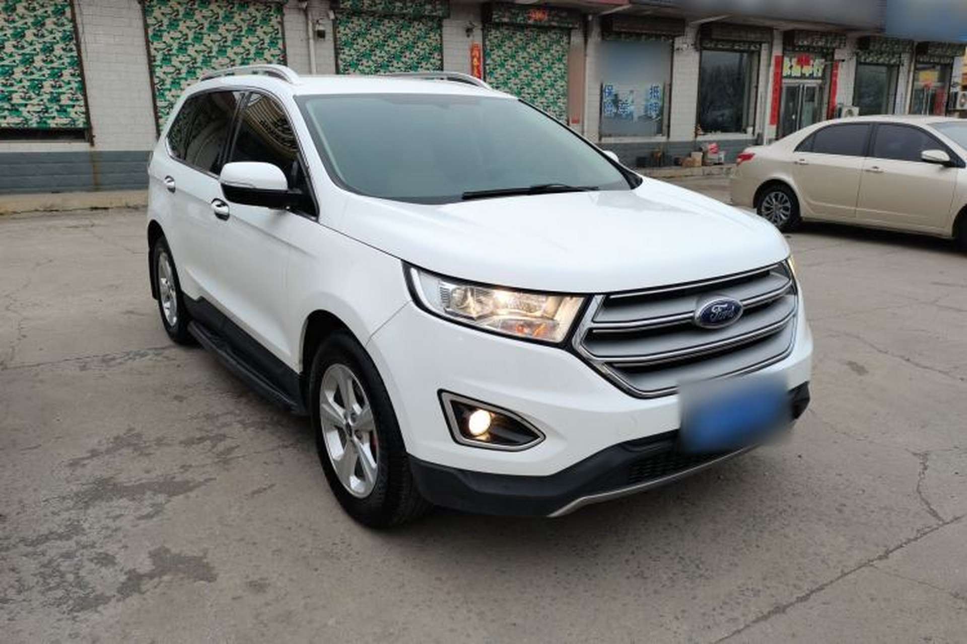 Used Ford Edge 2016 EcoBoost 245 Two-Wheel-Drive Titanium 5-Seater Front Right 45 Deg