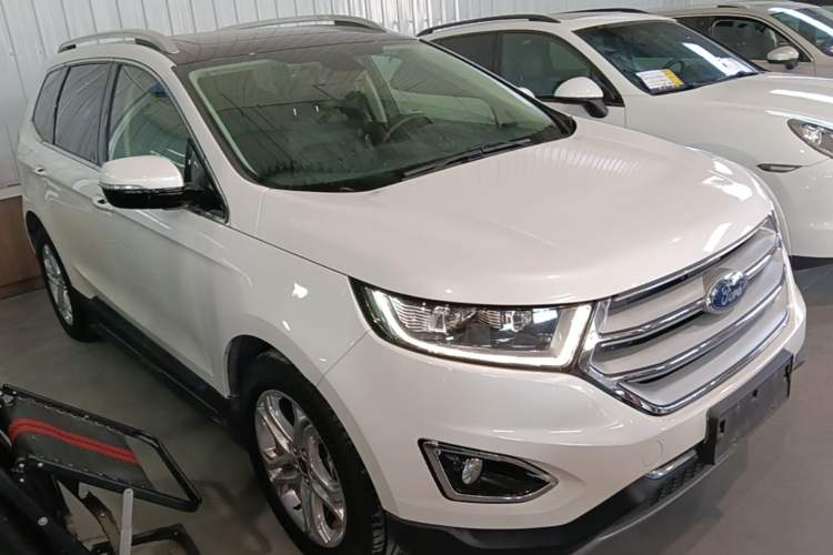 Used Ford Edge 2016 EcoBoost 245 Two-Wheel-Drive Titanium 7-Seater Front Right 45 Deg