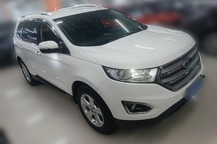 Used Ford Edge 2016 EcoBoost 245 Two-Wheel-Drive Titanium 5-Seater Front Right 45 Deg