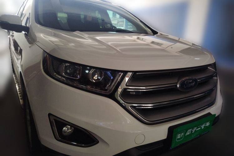 Used Ford Edge 2016 EcoBoost 245 Two-Wheel-Drive Titanium 5-Seater Front Right 45 Deg