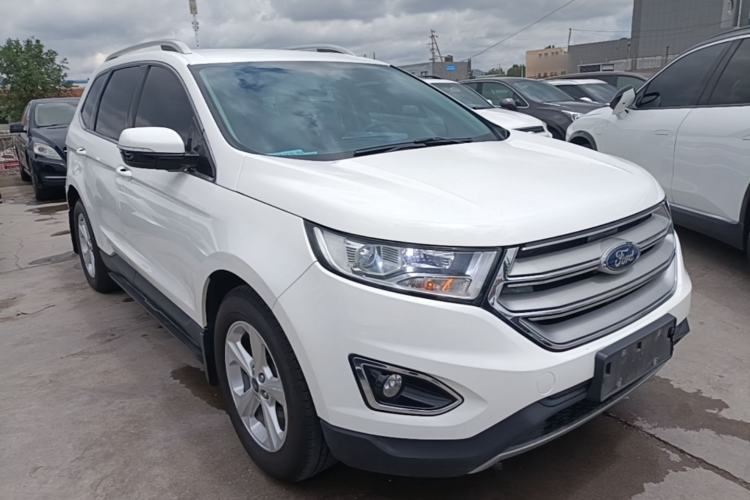 Used Ford Edge 2016 EcoBoost 245 Two-Wheel-Drive Titanium 5-Seater Front Right 45 Deg