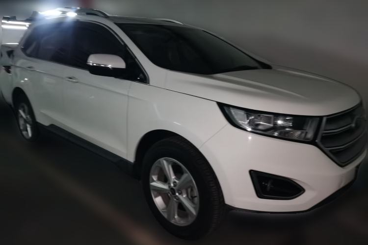 Used Ford Edge 2016 EcoBoost 245 Two-Wheel-Drive Titanium 5-Seater Front Right 45 Deg