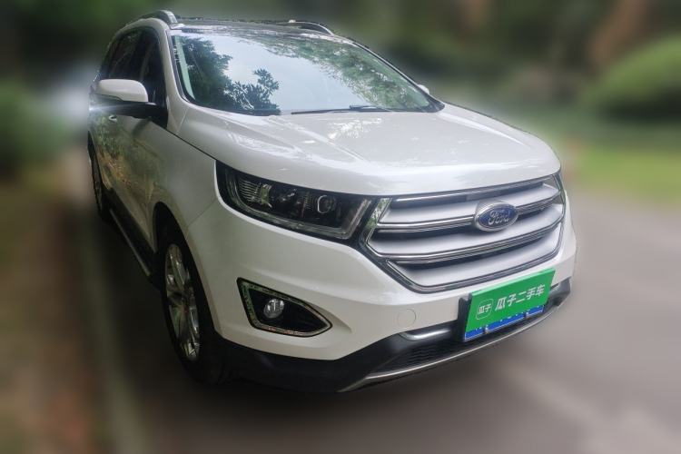 Used Ford Edge 2016 EcoBoost 245 Two-Wheel-Drive Titanium 7-Seater Front Right 45 Deg
