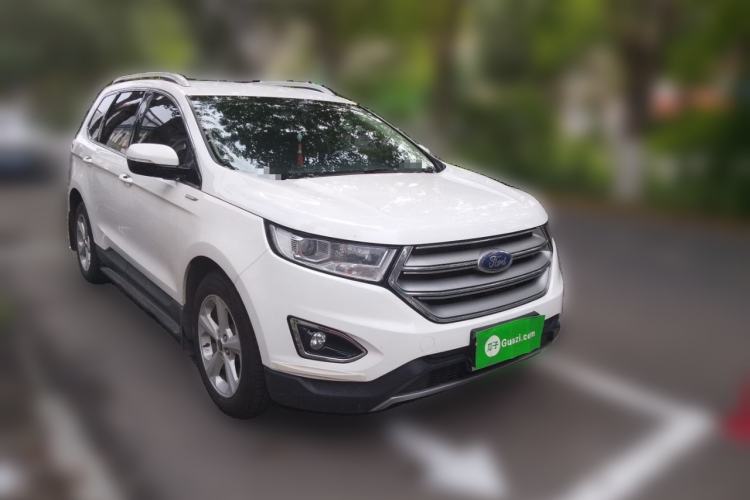 Used Ford Edge 2016 EcoBoost 245 Two-Wheel-Drive Titanium 5-Seater Front Right 45 Deg