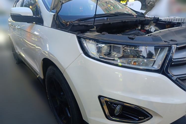 Used Ford Edge 2016 EcoBoost 245 Two-Wheel-Drive Titanium 5-Seater Front Right 45 Deg