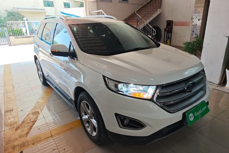 Used Ford Edge 2016 EcoBoost 245 Two-Wheel-Drive Titanium 5-Seater Front Right 45 Deg