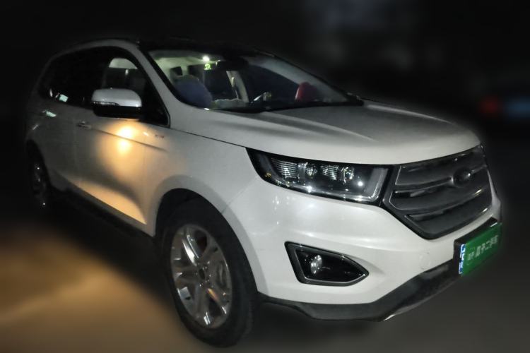 Used Ford Edge 2016 EcoBoost 245 Two-Wheel-Drive Titanium 7-Seater Front Right 45 Deg