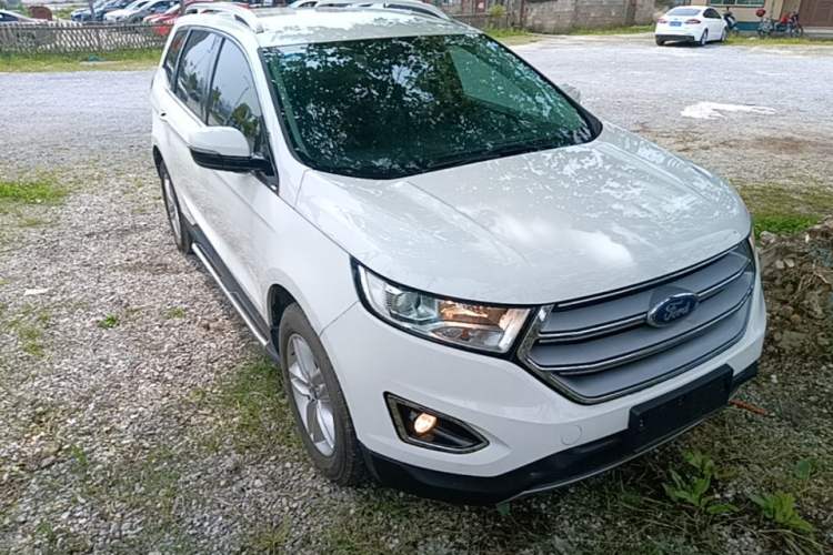 Used Ford Edge 2016 EcoBoost 245 Two-Wheel-Drive Platinum Edition 7-Seater Front Right 45 Deg