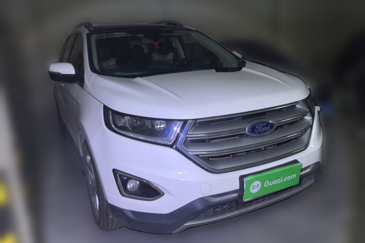 Used Ford Edge 2016 EcoBoost 245 Two-Wheel-Drive Titanium 7-Seater Front Right 45 Deg