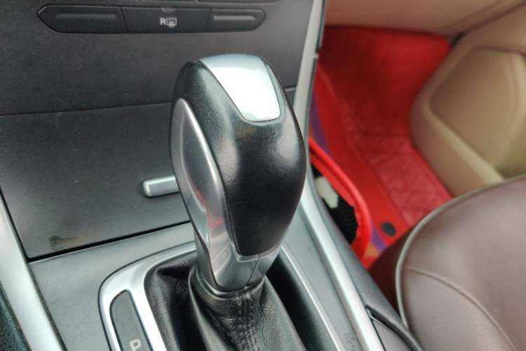 Used Ford Edge 2016 EcoBoost 245 Two-Wheel-Drive Titanium 5-Seater Gear Lever