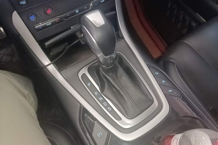 Used Ford Edge 2016 EcoBoost 245 Four-Wheel Drive Titanium 7-Seater Gear Lever