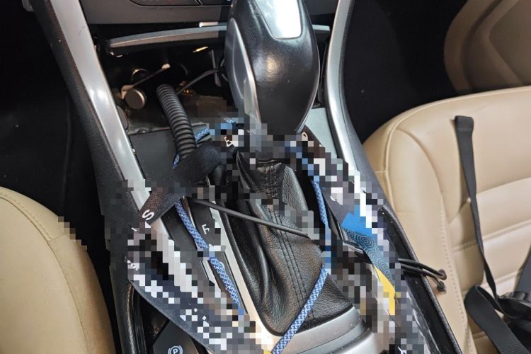 Used Ford Edge 2016 EcoBoost 245 Two-Wheel-Drive Titanium 7-Seater Gear Lever