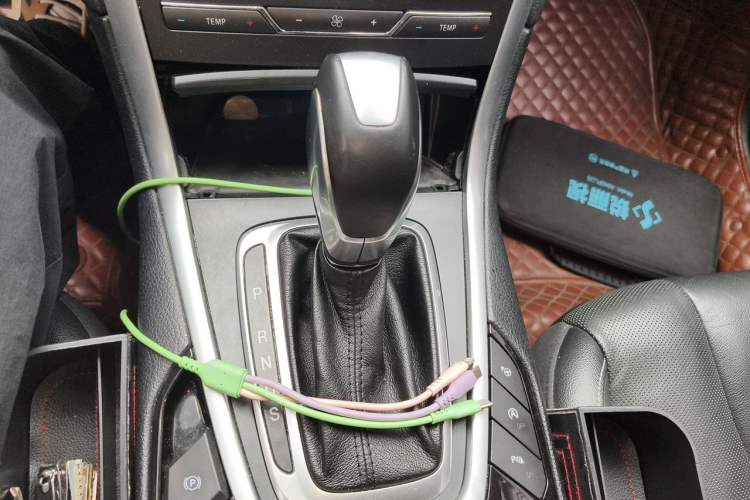 Used Ford Edge 2016 EcoBoost 245 Four-Wheel Drive Titanium 7-Seater Gear Lever