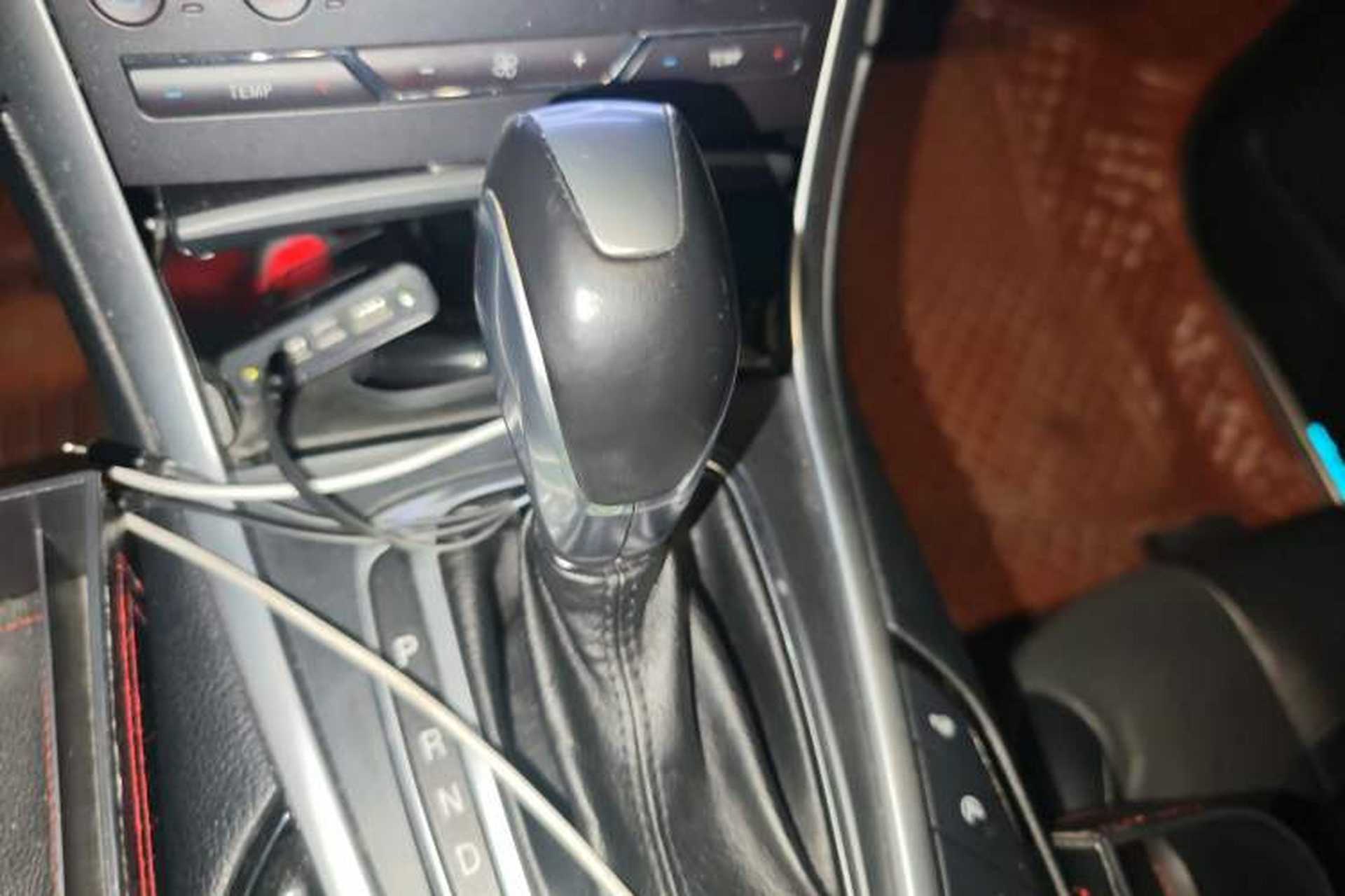 Used Ford Edge 2016 EcoBoost 245 Four-Wheel Drive Titanium 7-Seater Gear Lever