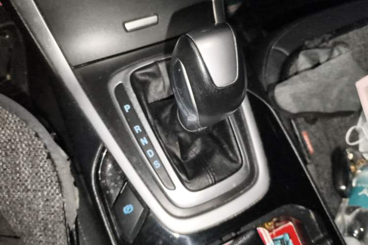 Used Ford Edge 2016 EcoBoost 245 Two-Wheel-Drive Titanium 7-Seater Gear Lever