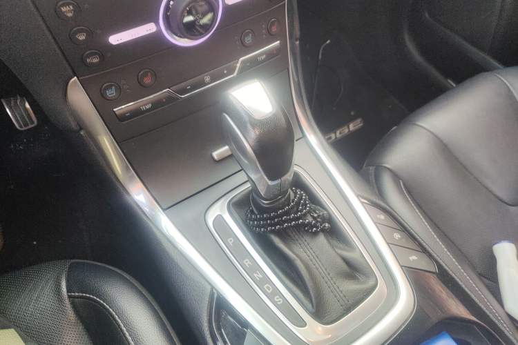 Used Ford Edge 2016 EcoBoost 245 Four-Wheel Drive Titanium 7-Seater Gear Lever