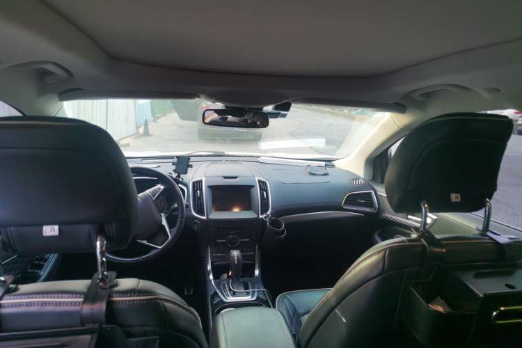 Used Ford Edge 2016 EcoBoost 330 V6 Four-Wheel-Drive Flagship Model with 7 Seats Headliner
