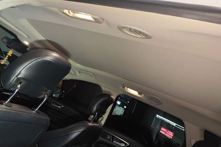 Used Ford Edge 2016 EcoBoost 245 Two-Wheel-Drive Titanium 7-Seater Headliner
