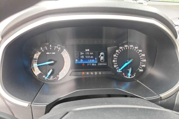Used Ford Edge 2016 EcoBoost 245 Two-Wheel-Drive Titanium 5-Seater Instrument Cluster
