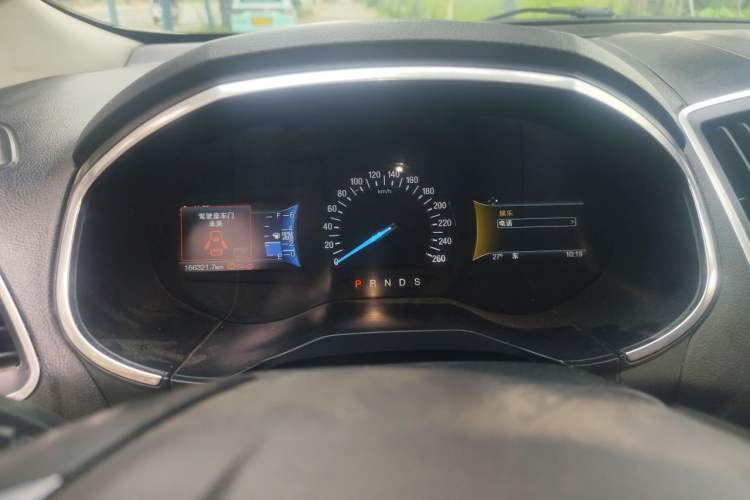 Used Ford Edge 2016 EcoBoost 245 Two-Wheel-Drive Titanium 7-Seater Instrument Cluster
