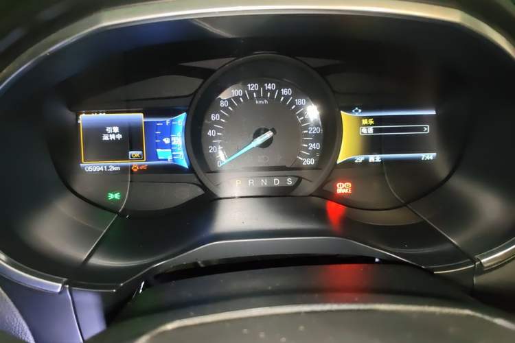 Used Ford Edge 2016 EcoBoost 245 Two-Wheel-Drive Titanium 7-Seater Instrument Cluster