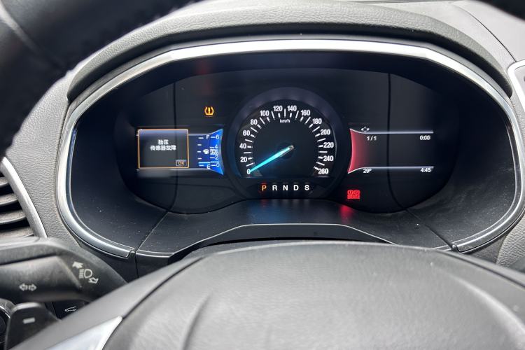 Used Ford Edge 2016 EcoBoost 245 Two-Wheel-Drive Titanium 7-Seater Instrument Cluster