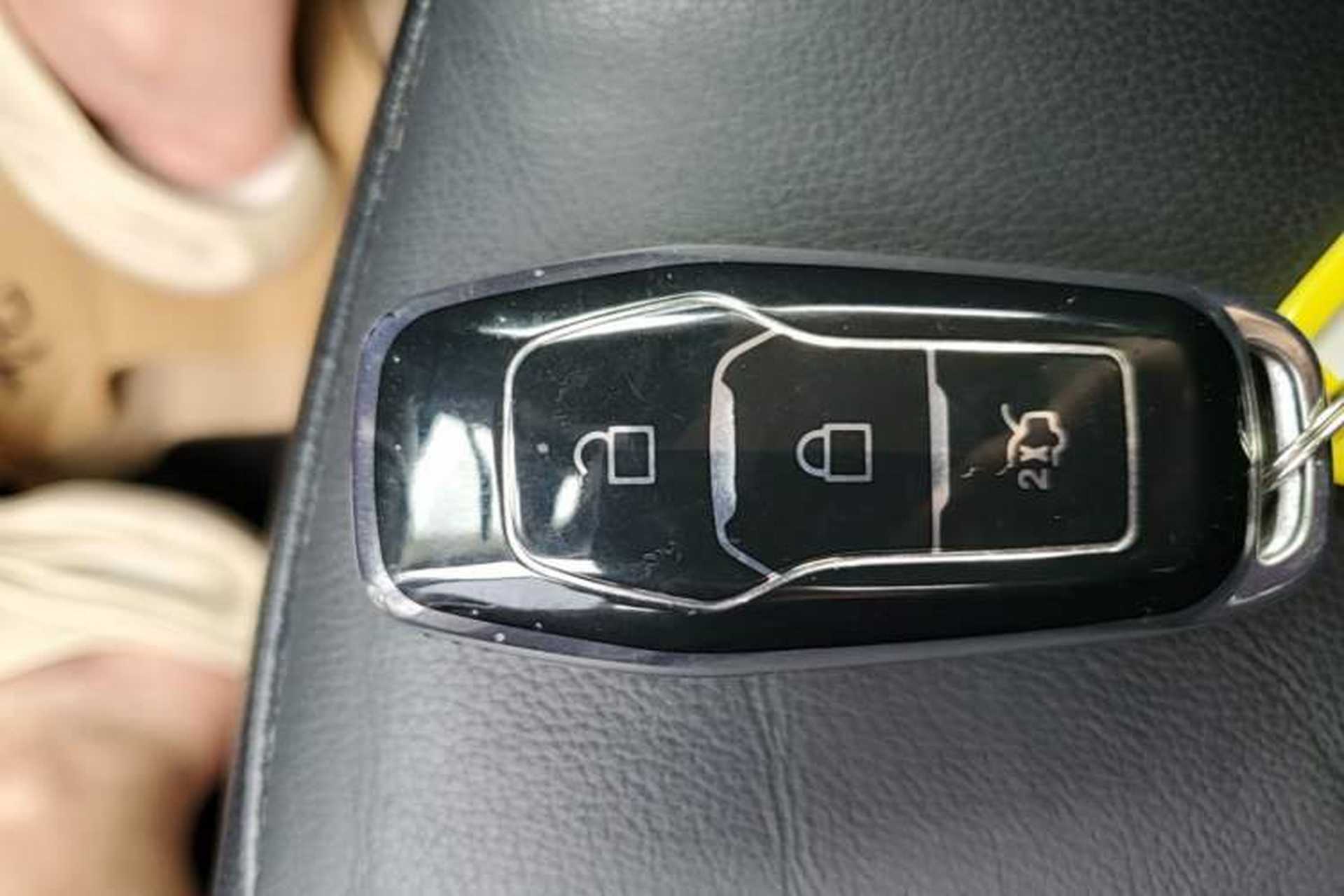 Used Ford Edge 2016 EcoBoost 245 Two-Wheel-Drive Titanium 7-Seater Interior 1