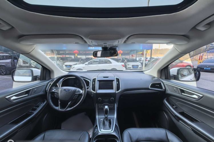 Used Ford Edge 2016 EcoBoost 245 Two-Wheel-Drive Titanium 7-Seater Interior 1