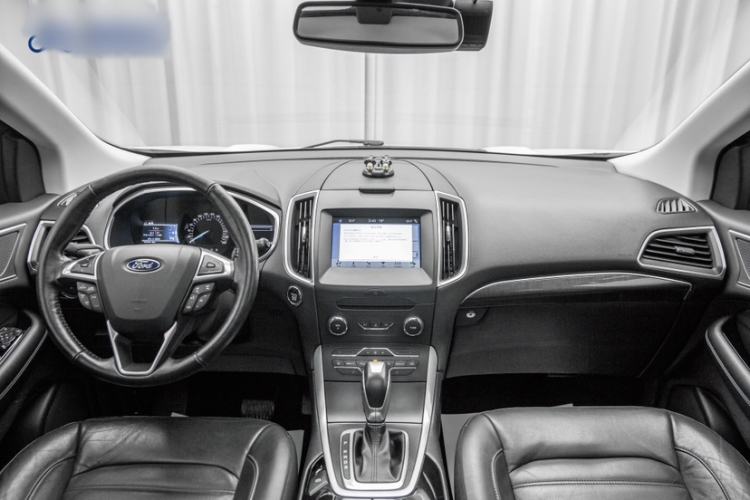 Used Ford Edge 2016 EcoBoost 245 Four-Wheel Drive Titanium Edition 7-Seater Interior 1