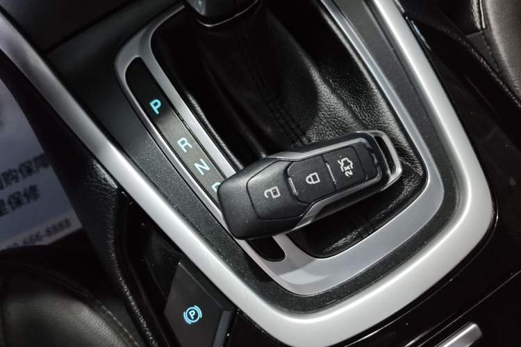 Used Ford Edge 2016 EcoBoost 245 Four-Wheel Drive Titanium Edition 7-Seater Interior 1