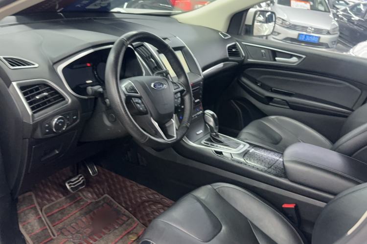 Used Ford Edge 2016 EcoBoost 245 Four-Wheel Drive Titanium 7-Seater Interior 1