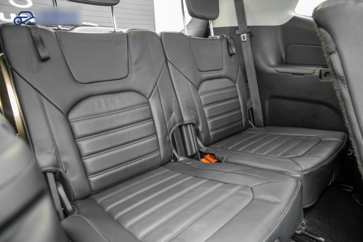 Used Ford Edge 2016 EcoBoost 245 Four-Wheel Drive Titanium Edition 7-Seater Interior 10