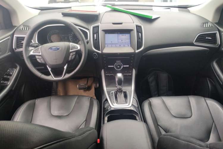 Used Ford Edge 2016 EcoBoost 245 Four-Wheel Drive Titanium 7-Seater Interior 2