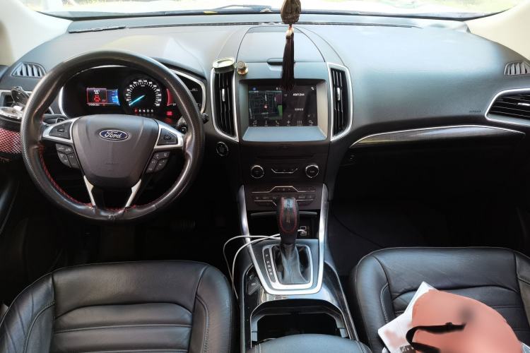 Used Ford Edge 2016 EcoBoost 245 Four-Wheel Drive Titanium Edition 7-Seater Interior 2