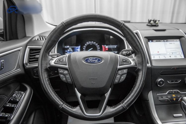 Used Ford Edge 2016 EcoBoost 245 Four-Wheel Drive Titanium Edition 7-Seater Interior 2
