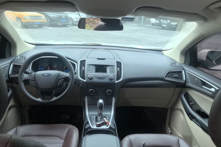 Used Ford Edge 2016 EcoBoost 245 Two-Wheel-Drive Titanium 5-Seater Interior 2