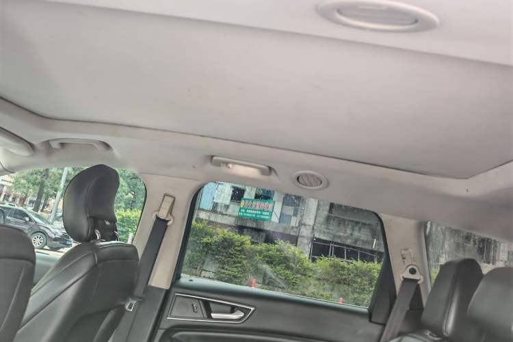 Used Ford Edge 2016 EcoBoost 245 Two-Wheel-Drive Titanium 7-Seater Interior 3